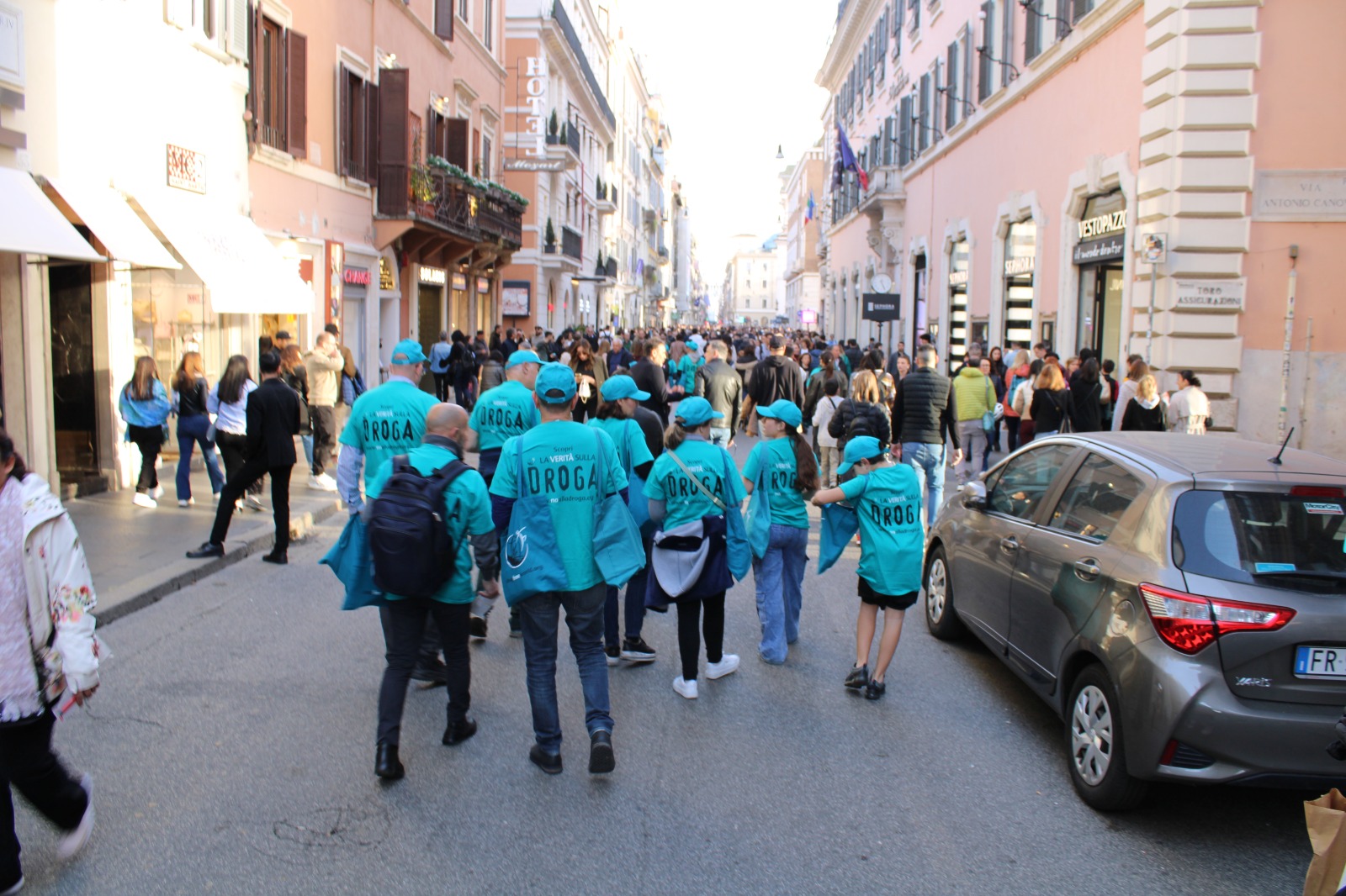 A ROMA 5000 OPUSCOLI INFORMATIVI PER DIFFONDERE LA VERITA’ SULLA DROGA